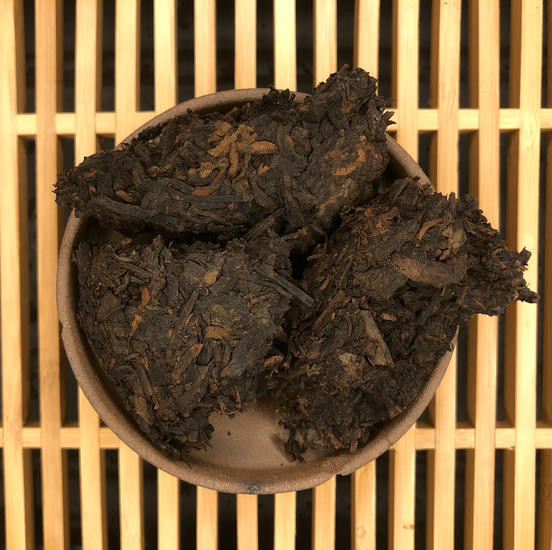 Шу Пуэр "Дворцовый Тун Цин" - 2004 г. 357 гр.