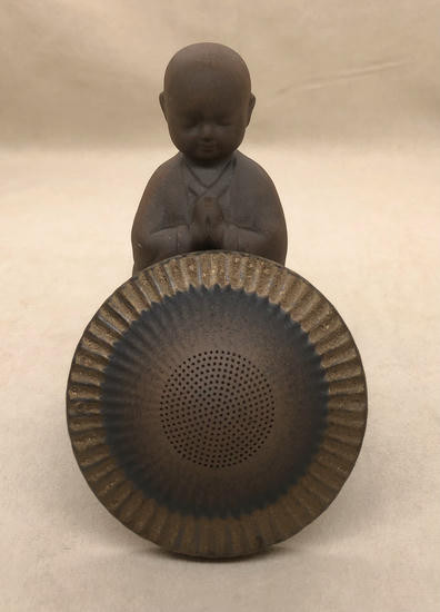 Фигурка для чайной церемонии с ситом "Монах"