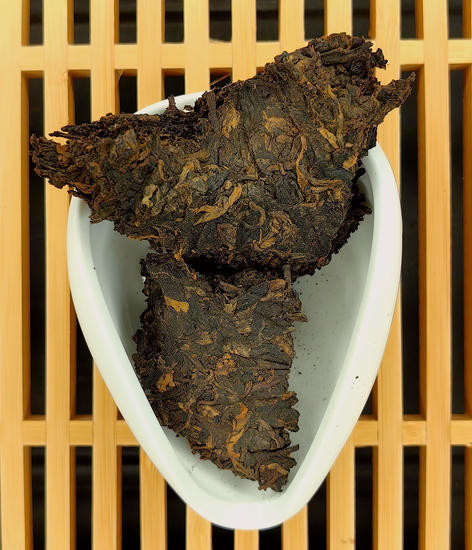 Шу Пуэр "Иу Чжэньшань" - Фруктовое дерево, 2012 г. 357 гр.