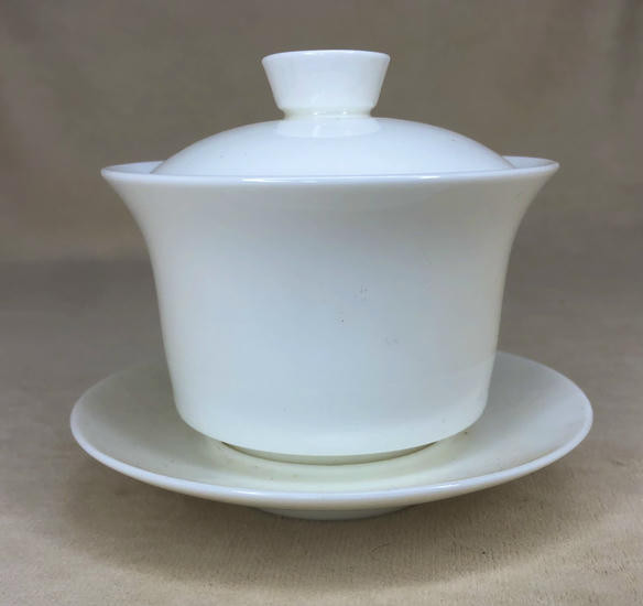 Фарфоровая Гайвань Дэхуа "Спокойствие" - 180 мл. Фарфоровая Гайвань Дэхуа "Спокойствие" - 180 мл.